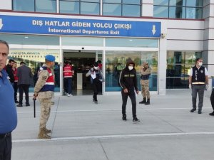 Yabancı Uyruklu 107 Göçmen, Malatya’dan Sınır Dışı Edildi