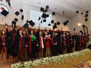 Omü Turizm Fakültesi’nde Mezuniyet Coşkusu