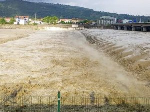 Çaycuma İlçesinde Taşkınlar Oluştu