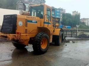 Sel Sularının Geçişini Engellemek İçin Set Çekildi