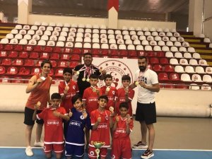 1955 Batman Belediyespor Minik Hentbol Takımı Türkiye Şampiyonu Oldu
