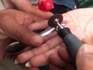 Parmaktan Çıkmayan Çelik Yüzüğü İtfaiye Çıkarttı