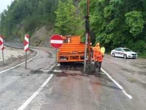Ayancık-türkeli Güzergahı Trafiğe Kapatıldı