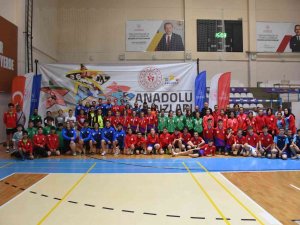 Afyonkarahisar’da Anali̇g Badminton Çeyrek Final Müsabakaları Sona Erdi