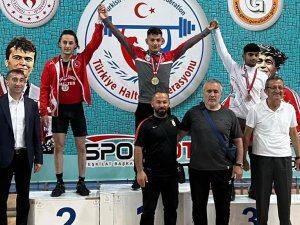 61 Kiloda 223 Kilo Kaldırarak Türkiye İkincisi Oldu