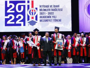 Gaün İ̇ktisadi Ve İ̇dari Bilimler Fakültesi Öğrencilerini Mezun Etti