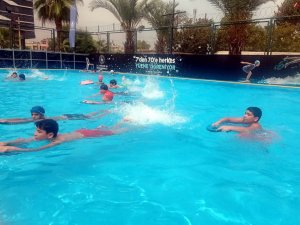 Akdeniz’de Ücretsiz Yüzme Kursları Başlıyor