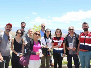 Elazığ’da Jandarma Ekipleri Vatandaşları Uyuşturucuya Karşı Bilgilendirdi