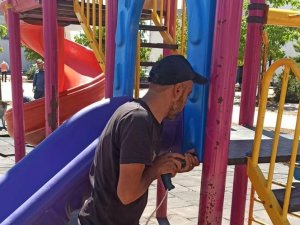 Kilis’te Parklar İle Mesire Alanlarındaki Oyun Grupları Tamir Ediliyor