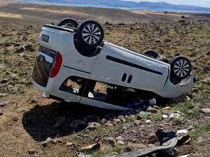 Tunceli’de Hafif Ticari Araç Şarampole Devrildi: 3 Yaralı