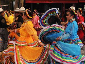 35. Tufag Uluslararası Halk Dansları Festivali Renkli Görüntülerle Başladı