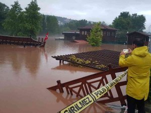Bartın’da Irmak Taştı, Şehir Merkezi Sular Altında Kaldı