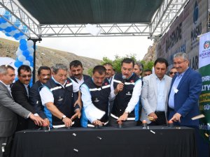 Ayvalı Mahallesinde Yatırım Bilgilendirme Toplantısı Yapıldı