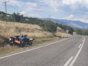Arının Soktuğu Motosiklet Sürücüsü Kaza Yaptı: 2 Yaralı