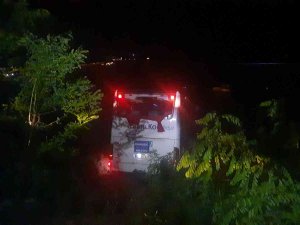 Yolcu Otobüsü Şarampole Yuvarlandı: 1 Ölü, 19 Yaralı