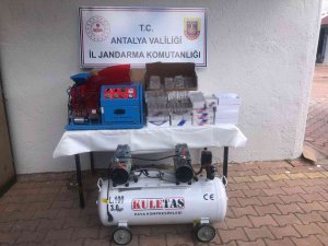 Kaçak Sigara İmalathanesinde 300 Bin Tl’lik Malzeme Ele Geçirildi