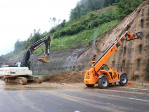 Bolu Dağı Tüneli’nde Toprak Kayması İ̇stanbul Yönünü Kapattı