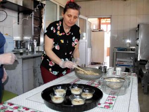 Adıyaman’da Kadınlar, Bademden Yeni Ürünler Elde Ediyor