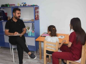 Fedakar Dede, Türkiye’nin En İyi Otizm Profesörlerinden Biriyle Sözleşme İmzaladı