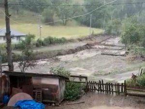 Sele Kapılan Ev Ve Mezarlık Yok Oldu