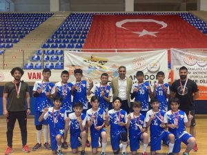 Van’ın Erkek Ve Kız Voleybol Takımları Yarı Finale Yükseldi