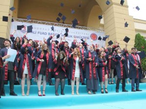 OMÜ Hukuk Fakültesi 2021-2022 Dönemi Mezunlarını Verdi