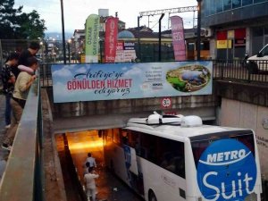 Denizli’den Yola Çıkan Yolcu Otobüsü Alt Geçitte Sıkıştı
