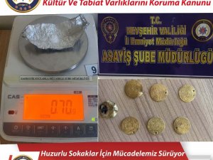 Şüpheli Araçtan Uyuşturucu Ve Tarihi Eser Çıktı