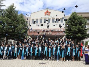 Erü Havacılık Ve Uzay Bilimleri Fakültesi Yeni Mezunlarını Verdi