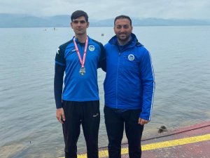 Büyükşehir Kürek Sporcuları Derece İle Döndü