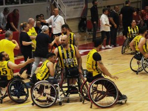 Fenerbahçe Final Serisinde 1-0 Öne Geçti