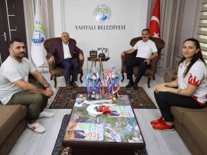 Başkan Öztürk Şampiyon Sporcuyu Ödüllendirdi