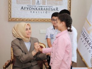 Vali Yiğitbaşı Kendisine Mektup Yazan Öğrencileri Ağırladı