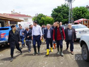 Bakan Kurum, Afetin Yaşandığı Bölgelerde İncelemelerde Bulundu