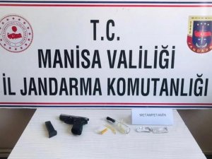 Şüpheli Şahıstan Ruhsatsız Tabanca Ve Uyuşturucu Çıktı