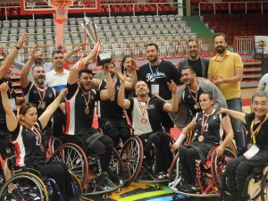 Süper Lig Üçüncülük Kupasını Beşiktaş Kaldırdı