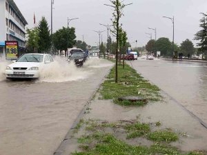 Sivas’ı Sağanak Vurdu, Hayat Felç Oldu