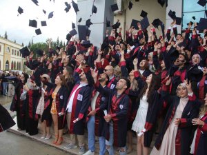 Omü İ̇letişim Fakültesi 2021-2022 Döneminde 190 Mezun Verdi