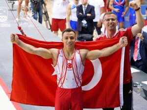 Adem Asil, Altın Madalya Kazandı