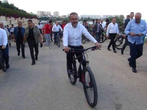 Gençlik Ve Spor Bakanı Kasapoğlu, Akkum Gençlik Kampı Açılışına Bisikletle Geldi