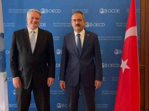 Bakan Özer, “Eğitimin Dönüştürülmesi Ön Zirvesi’ne” Katılmak Üzere Paris’te