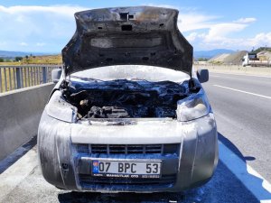 Seyir Halindeki Aracın Motoru Yandı