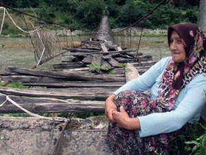 Köylüler Asma Köprülerinin Yenilenmesini İstiyor