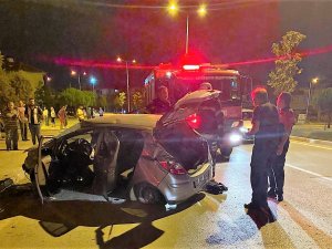 Kontrolden Çıkan Araç Direğe Çarpıp Takla Attı