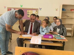 Gönüllü Öğretmenler, Öğrencileri Sınava Hazırlıyor