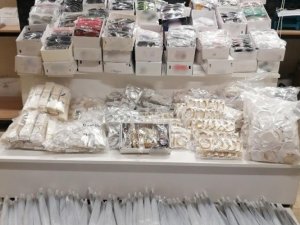 Polis Ekiplerinin Araçta Binlerce Ürün Ele Geçirildi
