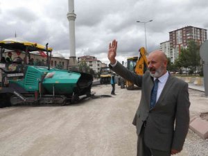 Başkan Çolakbayrakdar Asfalt Çalışmalarını İnceledi