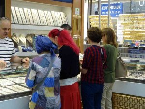 Altının Gram Fiyatının Bin Tl’nin Altına Gerilemesi Kuyumcuları Hareketlendi