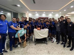 Kayserisporlu Nurettin, 20. Yaş Gününü Antrenman Sonrası Kutladı