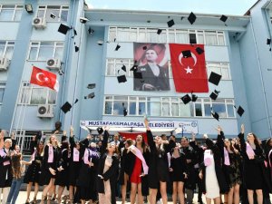 Mustafakemalpaşa Myo’da Mezuniyet Coşkusu